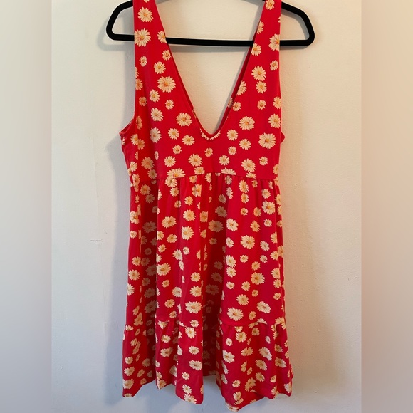 ASOS Design Tall Button Up Smock Dress In Red Daisy Floral Print - Picture 3 of 6